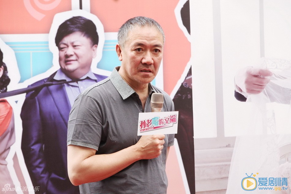 李幼斌活动照片 李幼斌 在新戏《孙老倔的幸福》中，幼斌再次发挥“倔”这个特色，放下枪杆，变身闲不住的老头儿“孙老倔。”夏祺/摄影