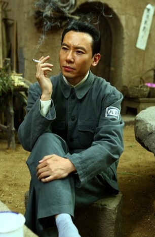 东方战场刘少奇剧照 