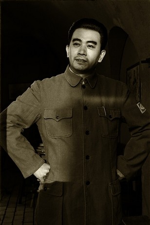东方战场周恩来剧照 