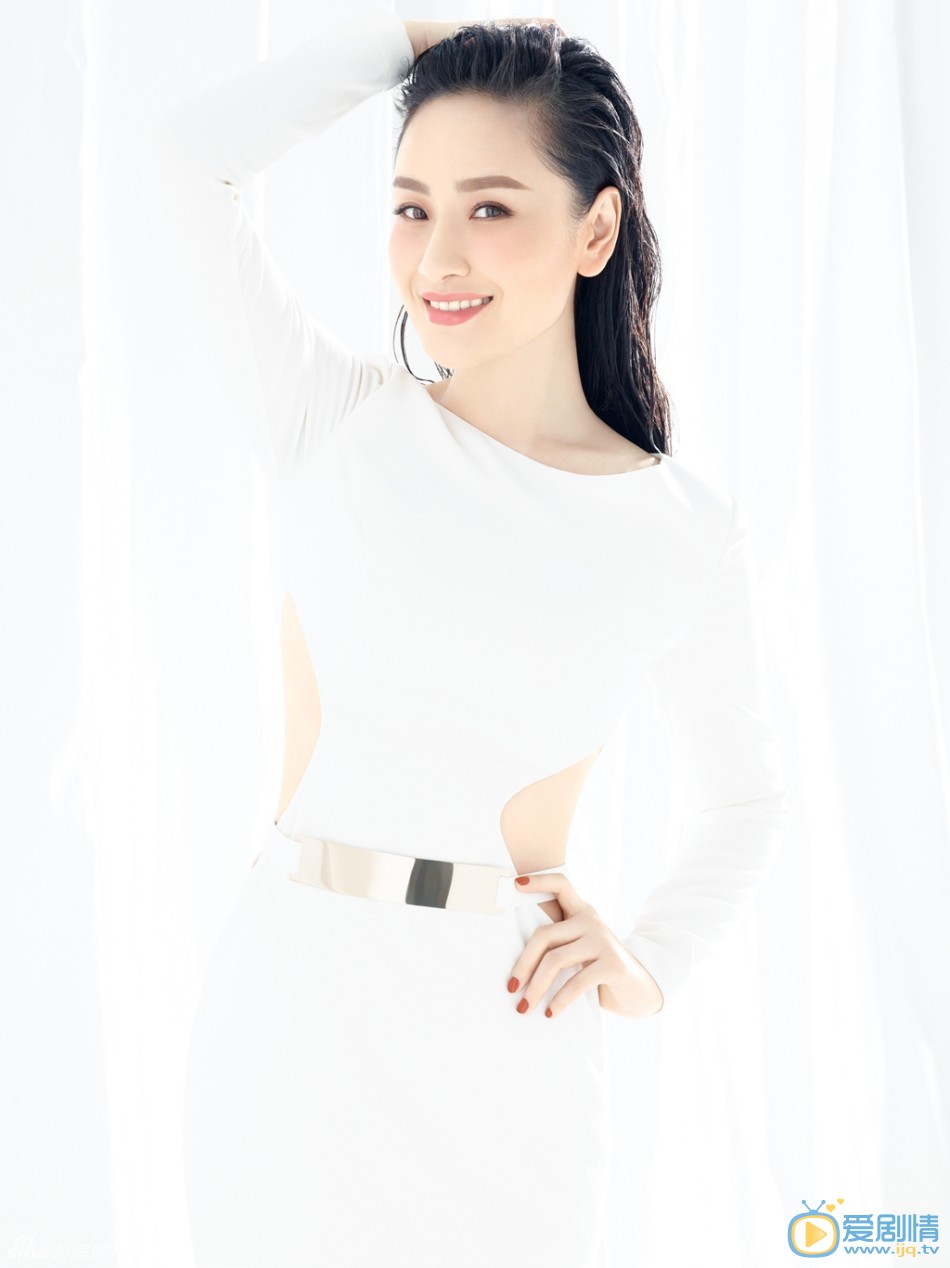 孙宁白衣写真 孙宁迷人微笑孙宁写真照片
