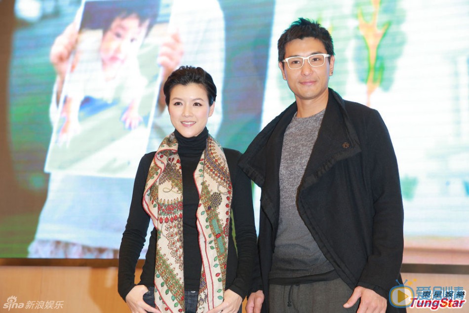 陈展鹏 2014年11月19日，王祖蓝在台庆现场向李亚男求婚成功。双方父母到场，现场艺人恭贺。佘诗曼、胡杏儿、黄宗泽、陈豪、马国明、钟嘉欣等小生花旦齐聚为TVB庆生。