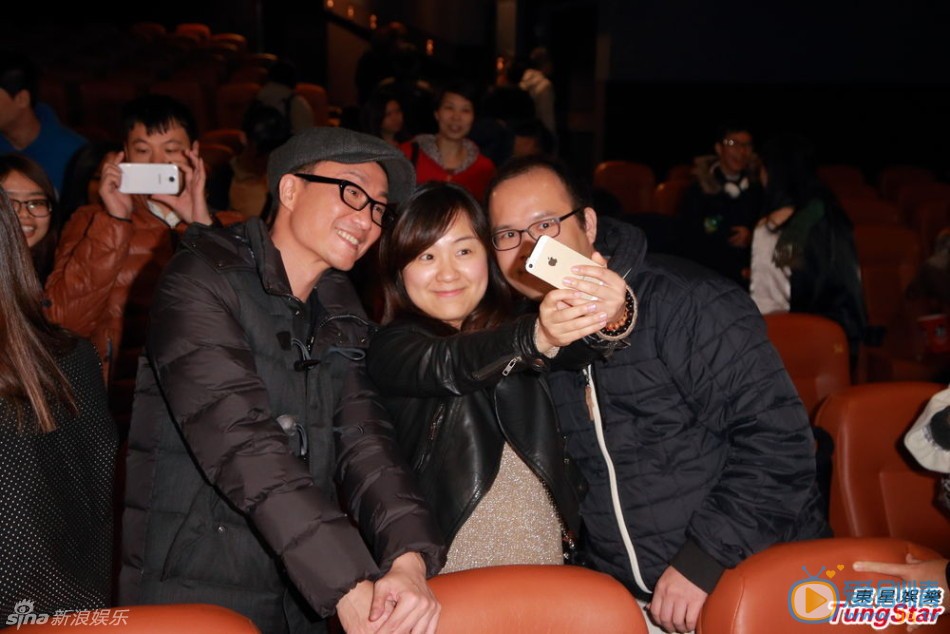 郑中基 郑中基、刘心悠出席《奇缘灰姑娘》的首映礼。郑中基表示正在开始为了家中的小孩戒烟，已经慢慢习惯；完成了手头上的工作后就会停工陪伴太太生产。