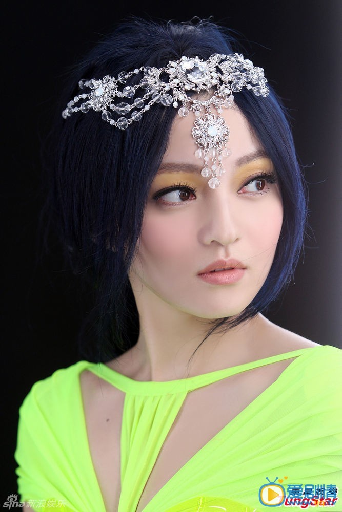 张韶涵专辑封面 张韶涵 张韶涵3月7日台北发行第八张专辑《张韶涵AngelaZhang》，今日在新浪独家首发其第四支MV《阳光空气》。