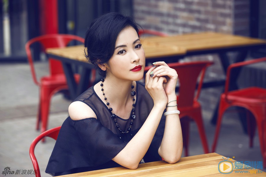 杨明娜冷艳写真
