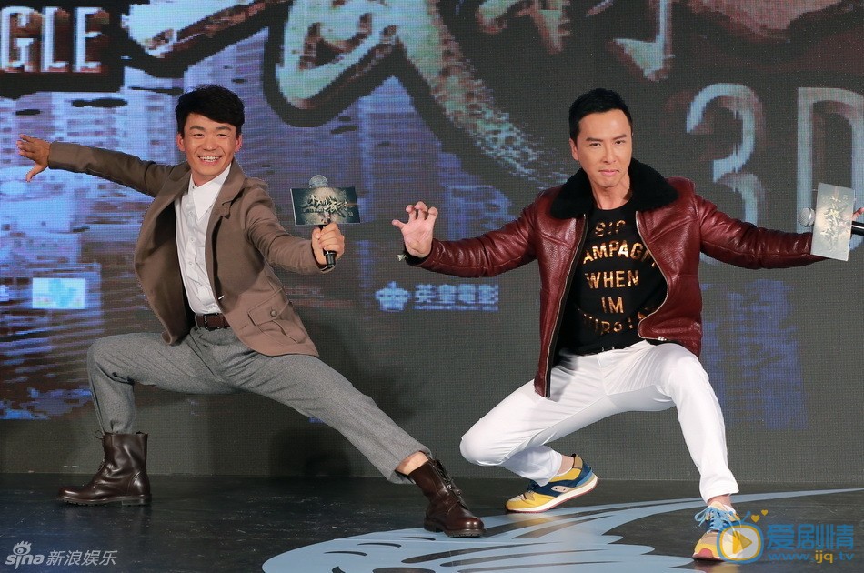 王宝强一个人的武林剧照 甄子丹、王宝强 10月30日，电影《一个人的武林》在北京举办发布会，甄子丹、王宝强、杨采妮等亮相。（郑福德/图）