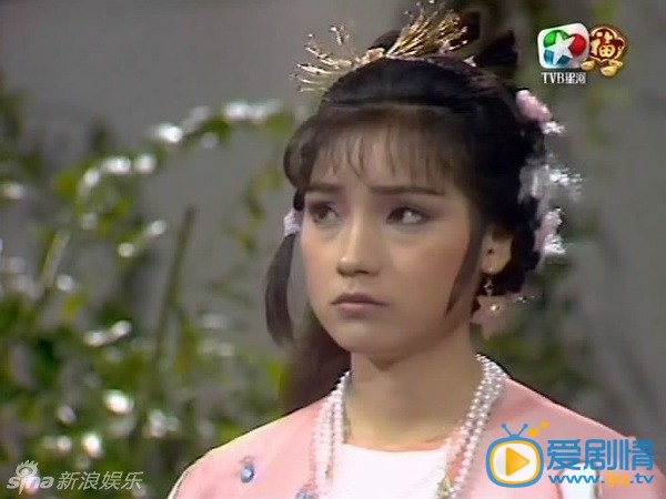 苗侨伟剧照 苗侨伟高清写真 苗侨伟生活照 戚美珍饰演苗侨伟死对头的女儿 电视剧《古剑奇谭》正在卫视热播再引武侠剧热潮，为你盘点荧屏剑侠剧，仙剑、轩辕剑、倚天剑，哪部“剑”剧陪你度过中国式青春？(策划/咪咪 美编/陈瀚)