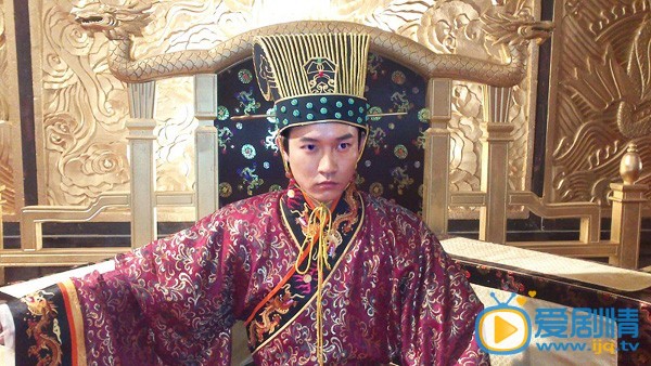 神探包青天赵祯剧照 