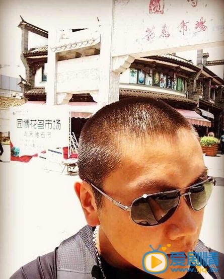 苗亮生活照