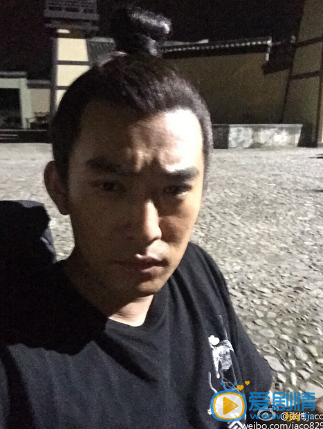 张博片场照 片场照