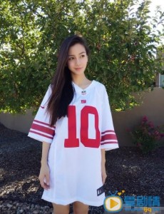 angelababy晒球衣写真 网友纷纷点赞