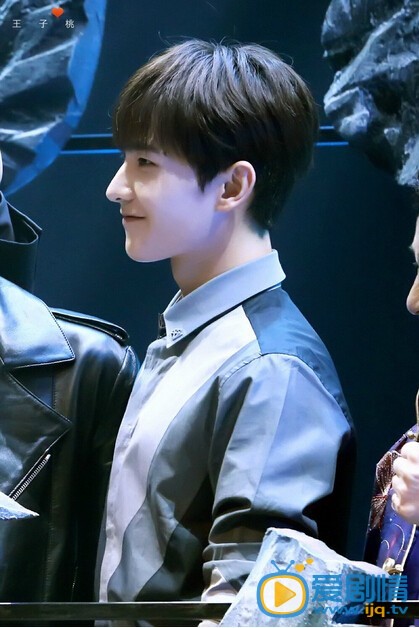 杨洋男神照 杨洋高清写真_杨洋高清剧照