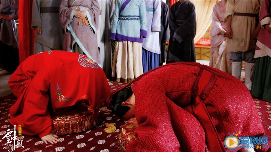 大汉情缘之云中歌陈晓面带笑容大婚照曝光