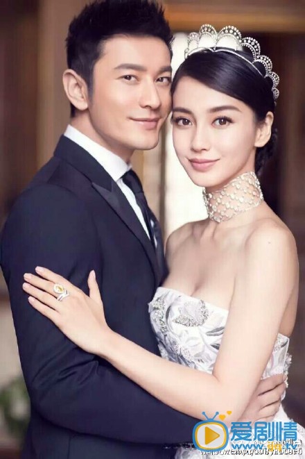 黄晓明婚纱照 黄晓明和Angelababy终于结束了爱情长跑，2015年10月8日，黄晓明和Angelababy在上海展览中心正式举办婚礼。上午8点，Angelababy工作室曝光了一组两人的婚纱照，照片中，两人以巴黎地标建筑为背景，浪漫亲吻
