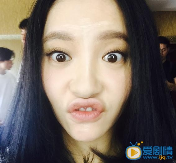周楚濋嘟嘴卖萌照 周楚濋高清写真_周楚濋高清剧照