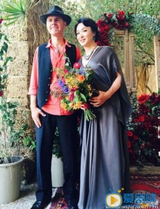 金星和老公汉斯离婚了吗？为什么离婚？是感情原因还是变性原因？