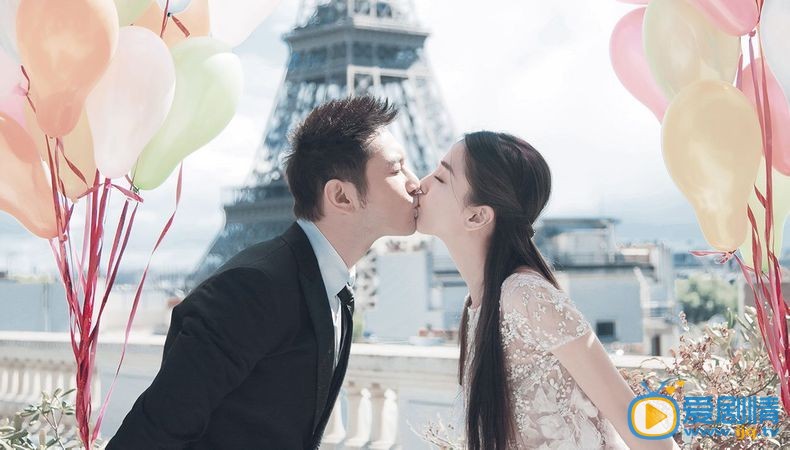 黄晓明婚纱照 黄晓明和Angelababy终于结束了爱情长跑，2015年10月8日，黄晓明和Angelababy在上海展览中心正式举办婚礼。上午8点，Angelababy工作室曝光了一组两人的婚纱照，照片中，两人以巴黎地标建筑为背景，浪漫亲吻