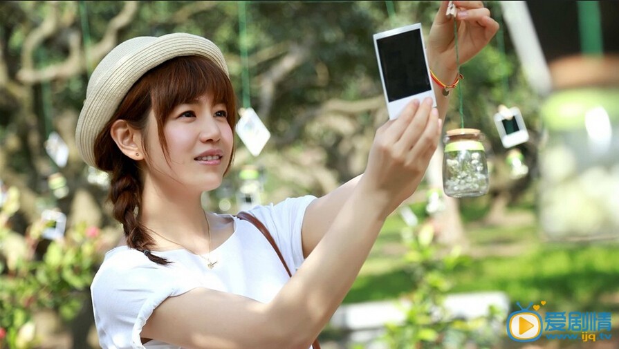 陈妍希《年少轻狂》剧照 陈妍希主演的电影《年少轻狂》2015年11月13日登陆各大影院。陈妍希《年少轻狂》剧照。