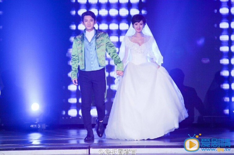 毛晓彤陈翔合体照 毛晓彤陈翔同现快本，甜蜜感爆棚，从恋情曝光到公开，二人一直低调坚守这份感情，娱乐圈纷纷扰扰太多，也希望他们能一直坚持自己，祝福！毛晓彤陈翔合体照