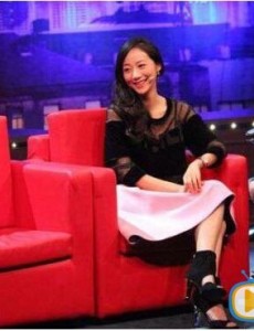 金星讽韩雪去《跟着贝儿去冒险》不吃蚯蚓当贝嫂 韩雪微博回应