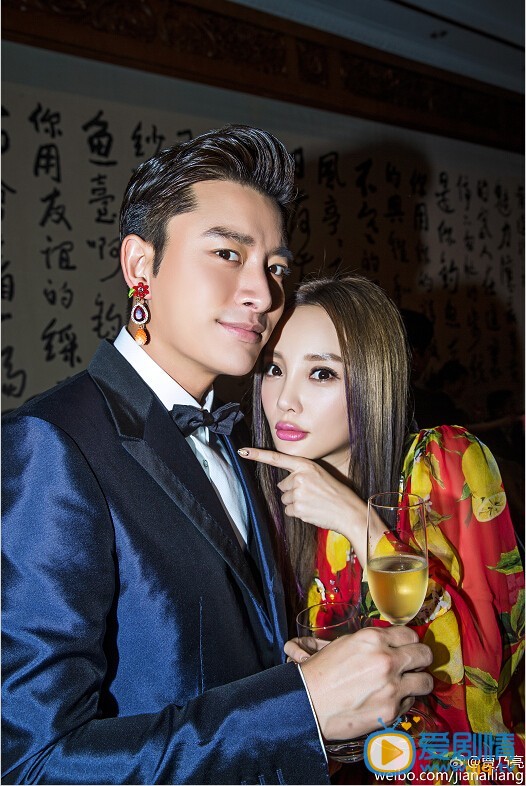 贾乃亮耳环照 耳环是什么鬼？哦忘了，昨晚把小璐耳环抢过来戴了，别说，戴上还挺好看，设计师满脸崩溃的表情吧