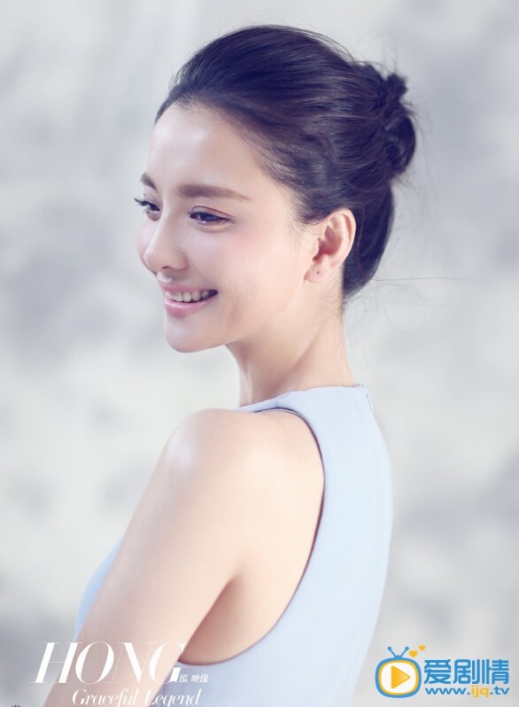 孙茜甜美写真 孙茜曝光了一组清新甜美的时尚写真。温婉可人的造型，甜美的笑容已成为她的标识，沁人心田。