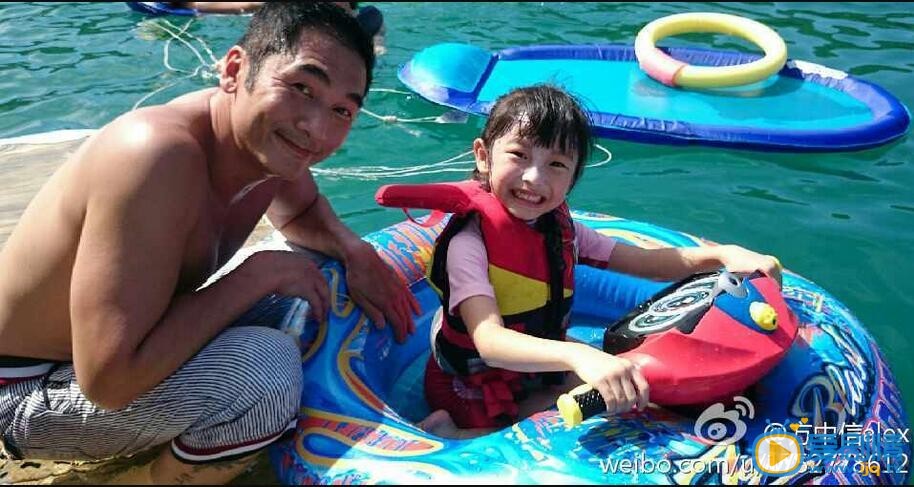 方中信和妻子女儿合影照 方中信高清写真_方中信高清剧照