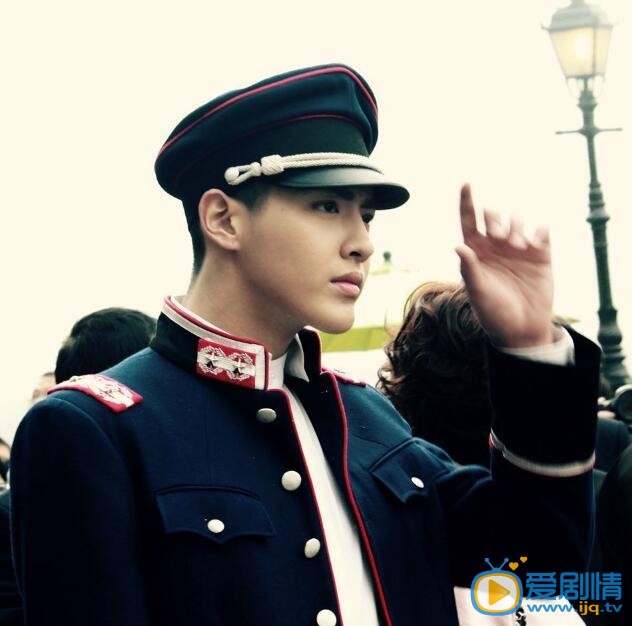 吴亦凡军装照 吴亦凡高清写真_吴亦凡高清剧照