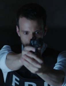 他来了请闭眼FBI内部的内鬼是谁？内鬼是怎么被揪出来的？