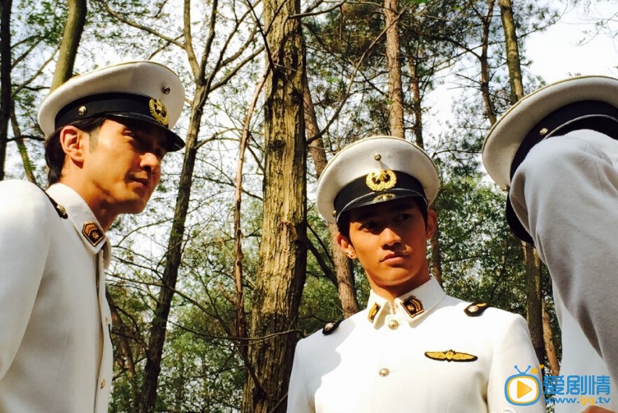 李子峰制服诱惑 李子峰高清写真_李子峰高清剧照