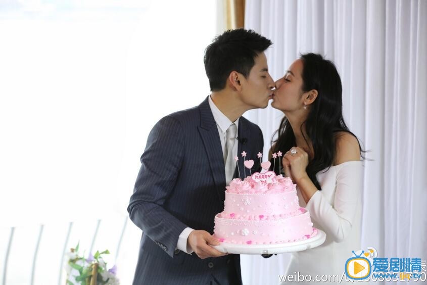 吕一求婚照 1月7日是吕一的生日，钱泳辰包下上海某高档餐厅提前为女友吕一炮制了一次超震撼的生日惊喜，并于现场用男士一生只能送一人的Darry Ring（DR戒指）深情求婚