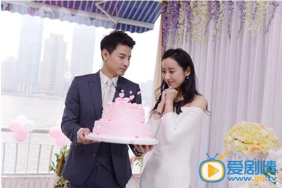 吕一求婚照 1月7日是吕一的生日，钱泳辰包下上海某高档餐厅提前为女友吕一炮制了一次超震撼的生日惊喜，并于现场用男士一生只能送一人的Darry Ring（DR戒指）深情求婚