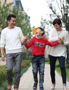 守婚如玉苏然知道赵明齐为华莎料理华莎母亲后事的事情了吗？她生气了吗？