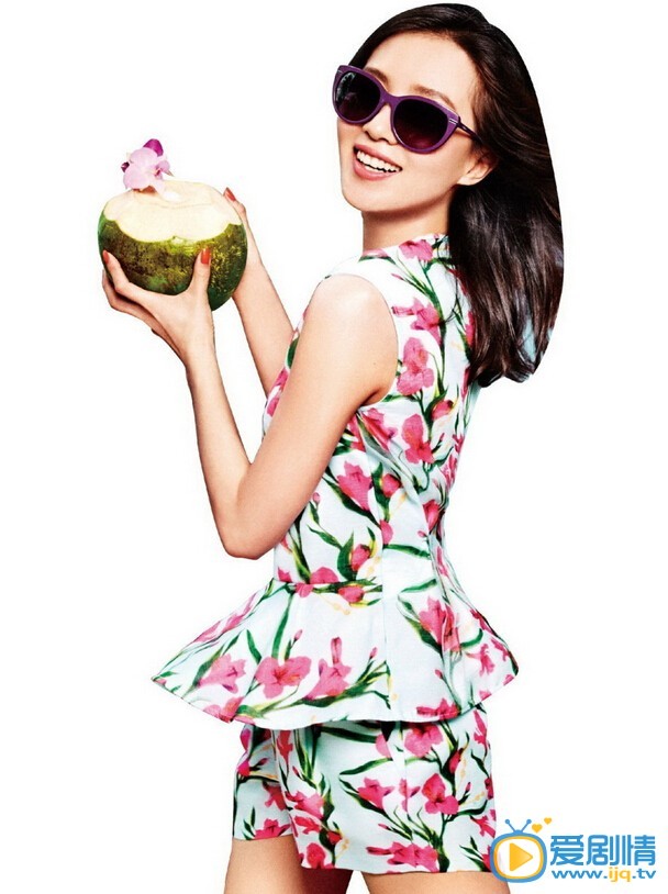 刘诗诗普吉岛时尚大片 　这一次与Vogue Eyewear再度联手，担任2015春夏全新宣传活动形象大使，同时还有超模阿德瑞娜-利玛 (Adriana Lima) 、印度明星Deepika Padukone共同加入。