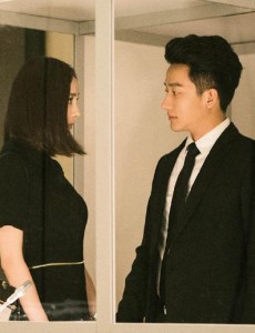 翻译官最新款人物海报曝光 霸道天才黄轩和杨幂眼神互动“火花四溅”