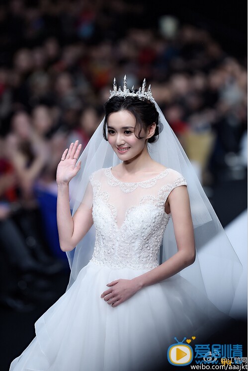 江铠同T台婚纱秀 江铠同高清写真_江铠同高清剧照
