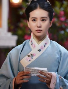 女医明妃传谭父为什么不让允贤学医？谭允贤坚持学医的原因？