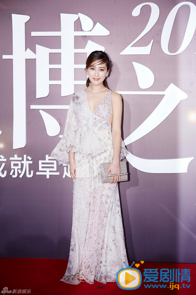 马苏活动照  1月7日晚，2015新浪微博之夜在北京国贸三期举行。图为郑晓龙、侯鸿亮、赵丽颖、刘涛、马苏、刘敏涛、靳东、王凯、刘奕君、吴磊等登台。