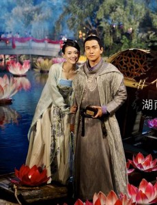 青丘狐传说孟安仁是大奸臣吗？封飞月喜欢孟安仁吗？两人是否两情相悦？