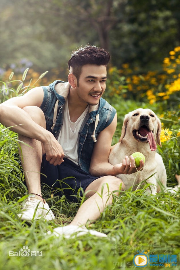 杨烁萌宠合照 杨烁高清写真_杨烁高清剧照