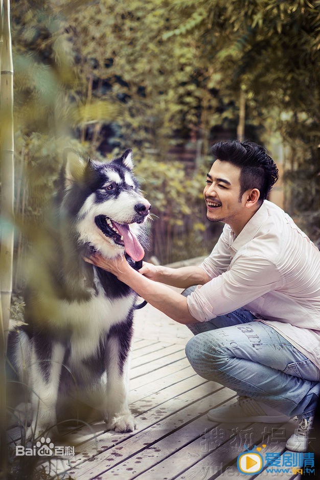 杨烁萌宠合照 杨烁高清写真_杨烁高清剧照