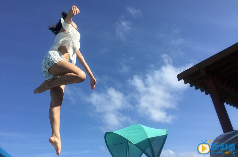 张歆艺海边恩爱 张歆艺高清写真_张歆艺高清剧照