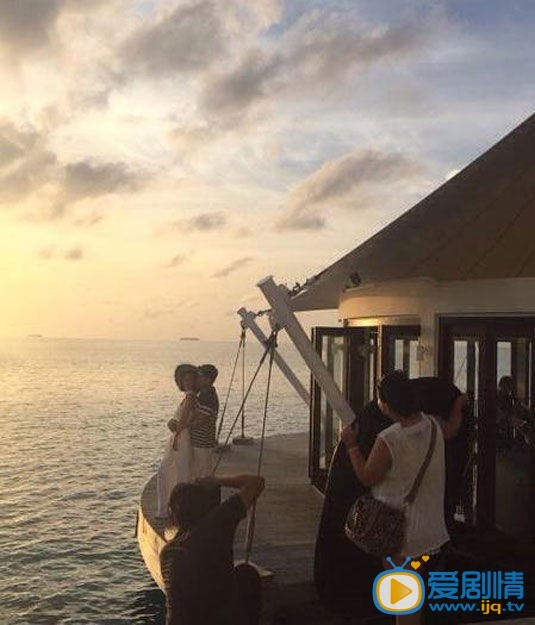 张歆艺海边恩爱 张歆艺高清写真_张歆艺高清剧照