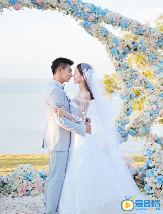 刘诗诗大婚现场婚礼组图 2016年3月20日，吴奇隆和刘诗诗在巴厘岛举行婚礼。在婚礼现场，吴奇隆向刘诗诗承诺以后一定会听话，刘诗诗感动落泪。