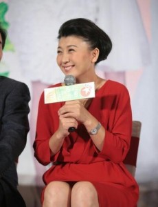 女怕嫁错郎小玲的手机是谁送的？蓝天为什么不愿意说出手机的来历？