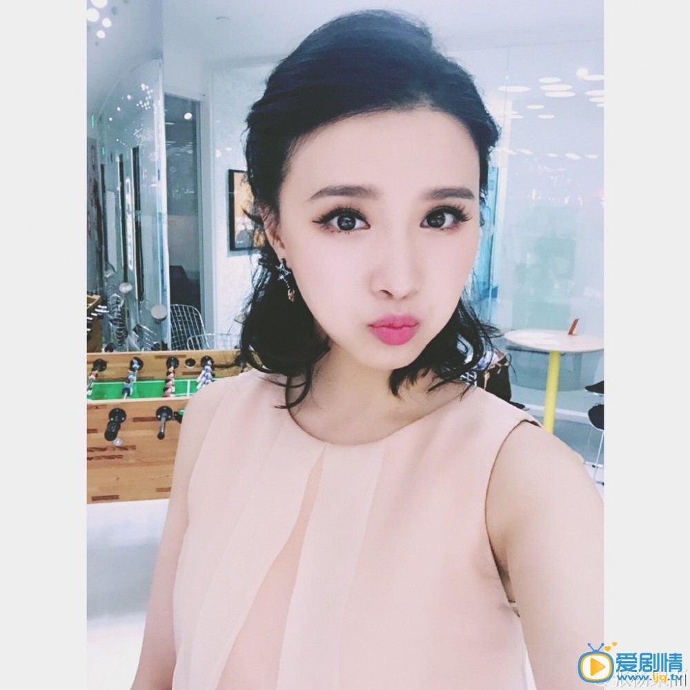 张杨果而嘟嘴卖萌照 张杨果而高清写真_张杨果而高清剧照