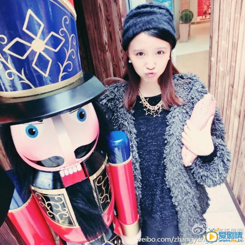 张杨果而嘟嘴卖萌照 张杨果而高清写真_张杨果而高清剧照