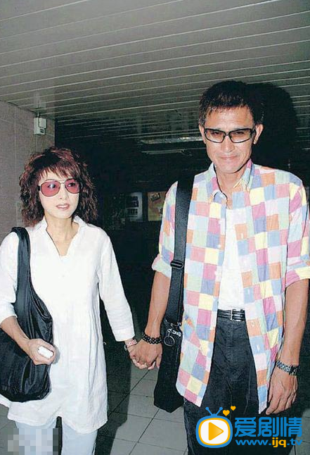 米雪男友尹志强 1982年，26岁的尹志强与27岁的米雪传出恋情，至1995年才公开恋情至今