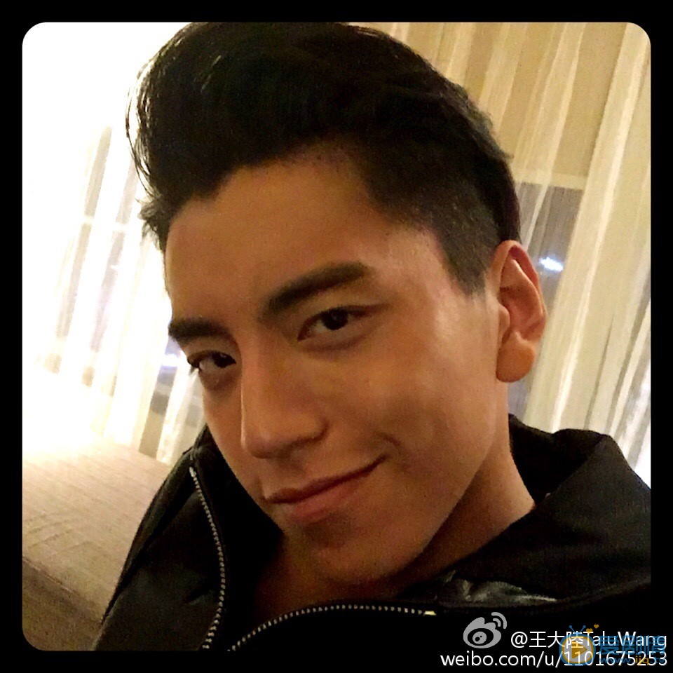 王大陆帅气自拍照 王大陆高清写真_王大陆高清剧照