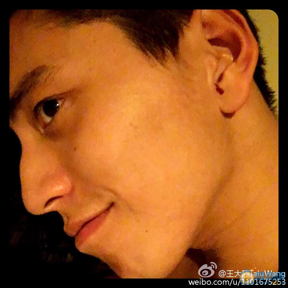 王大陆帅气自拍照 王大陆高清写真_王大陆高清剧照