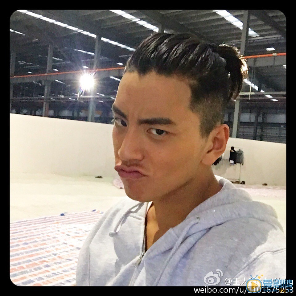 王大陆搞怪卖萌照 王大陆高清写真_王大陆高清剧照